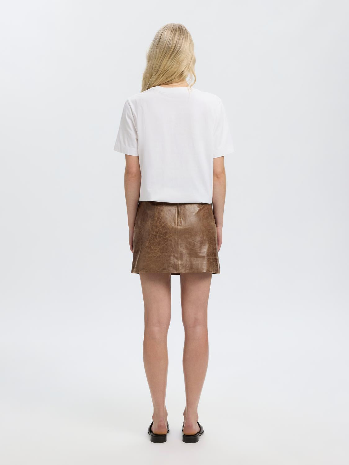model_shot-back